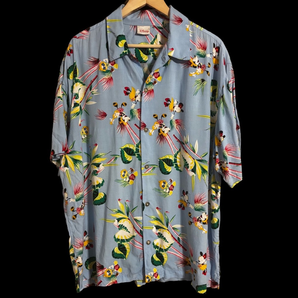 Vintage Disney Micky and Minnie Pale Blue Hawaiian Shirt. (No Size Tag) Size XXL